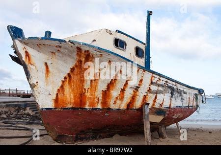 An old boat wreck on the beach at Crow Point on the edge of Saunton ...