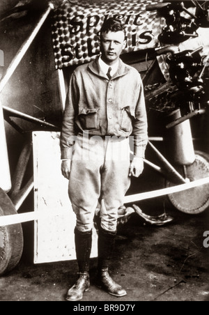 1920s 1927 PORTRAIT OF AVIATOR PILOT CHARLES LINDBERGH STANDING BY PLANE SPIRIT OF ST. LOUIS Stock Photo
