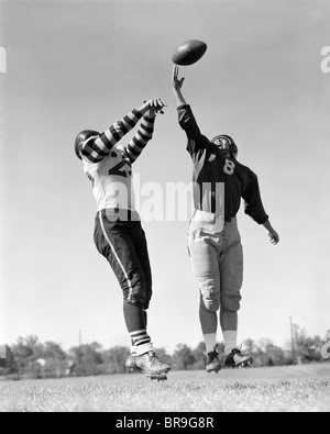 American football players 1950s hi-res stock photography and images - Alamy