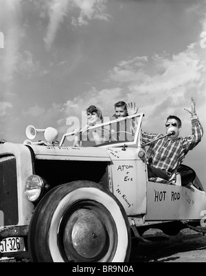 1950s TEENS IN ROOFLESS HOTROD WITH GRAFFITI ATOM & EVE NO KISSING ETC. Stock Photo