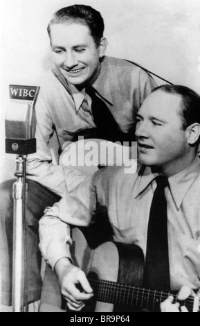 DELMORE BROTHERS  US Country music pioneers. Rabon (top) with Alton about 1945 Stock Photo