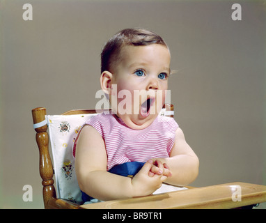 1960s BABY MOUTH WIDE OPEN YAWNING SINGING SURPRISED SHOCKED AMAZED FACIAL EXPRESSION Stock Photo