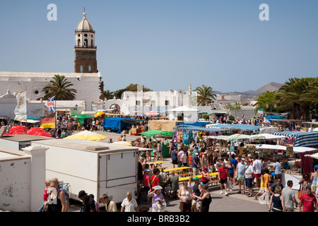 Crowds at the Sunday Market with the bell tower of Iglesia de San Miguel in the background, Teguise, Lanzarote Stock Photo