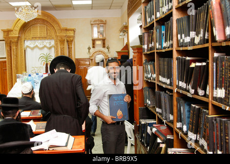 Many faithful hassidic pilgrims arrive to Uman in Ukraine in order to celebrate Rosh Hashanah Stock Photo