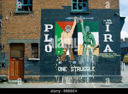 Northern Ireland, Belfast, Falls Road, PLO IRA Irish Republican Mural On The Side Of A Terraced House Stock Photo