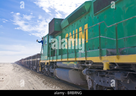 The longest iron ore train in the world between Zouerate and Nouadhibou, Mauritania Stock Photo