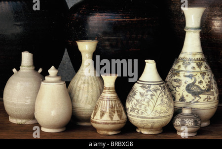 Collection of Kalong bottles from the 14th and 15th centuries, John Shaw Collection, Thailand Stock Photo