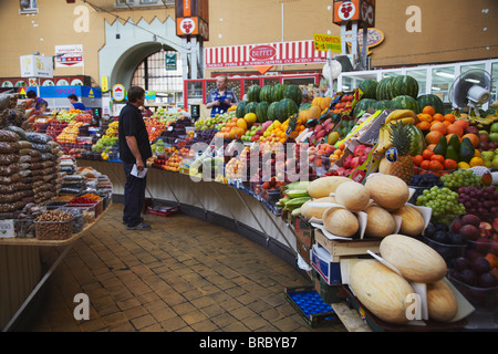 Vendor selling fruit in Bessarabsky Market, Kiev, Ukraine Stock Photo