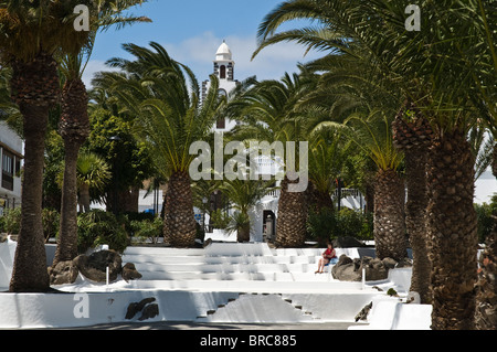 dh  SAN BARTOLOME LANZAROTE Tourist relaxing Palm trees village plaza square white buildings Stock Photo