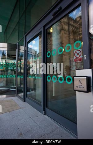 Powered sliding door allowing alternative access to the adjacent revolving door. Hugh Aston Building, De Montfort University. Stock Photo