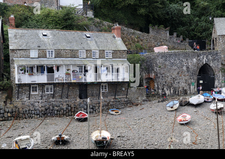 Crazy Kate's Cottage The oldest cottage in Clovelly named after a fishermans widow  North Devon England  UK GB Stock Photo