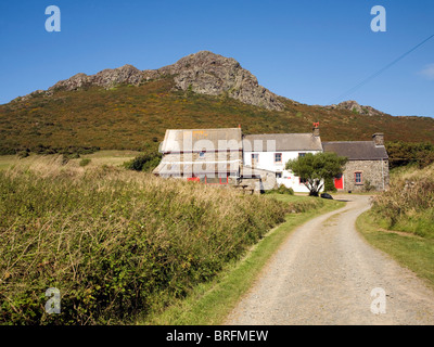 Carn Llidi tor, St David's Head youth hostel, Pembrokeshire, Wales Stock Photo