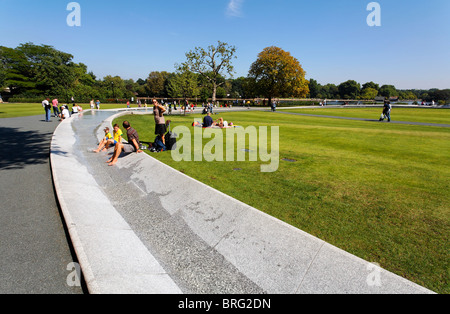 The Princess Diana Memorial Fountain designed by Kathryn Gustafson, Hyde Park, London, UK Stock Photo