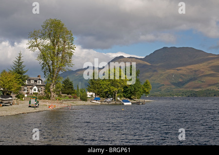 Pleasure Boats moored on the Loch Lomond & The Trossachs National Park. Strathclyde.   SCO 6771 Stock Photo