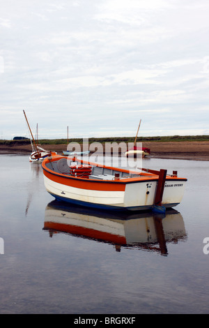 THE PEACEFUL CREEK AT BURNHAM OVERY STAITHE. NORTH NORFOLK UK. Stock Photo