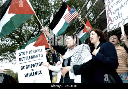 Protesters gather outside the hotel where Prime Minister of Israel, Ariel Sharon speaks in Washington. Stock Photo