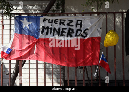 Message of support for trapped miners on pick up truck, Caldera, Región ...