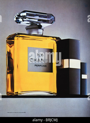 Chanel 5 advertisement hi-res stock photography and images - Alamy