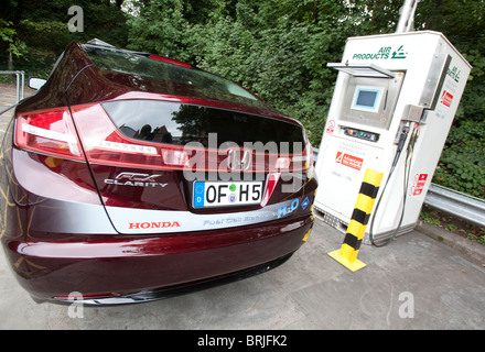 A Honda FCX Clarity hydrogen fuel cell car at University of Birmingham refueling point, ENgland, UK Stock Photo