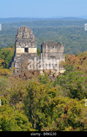 Temple I (Temple of the Great Jaguar) and Temple II (Temple of the Masks) in Tikal, El Peten, Guatemala Stock Photo