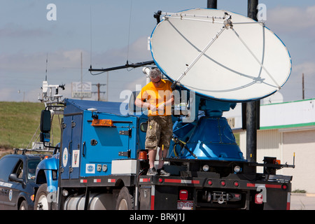 Storm chaser and Project Vortex 2 member Herb Stein repairs the Doppler on Wheels radar dish in Kimball, Nebraska, USA Stock Photo