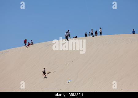 Tourists enjoying the sand dunes at Jockey's Ridge State Park, Nags Head, on the Outer Banks. North Carolina Stock Photo