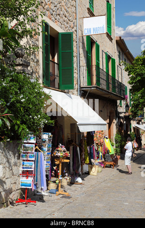 Spain, Mallorca, Valdemossa, alley, gift and postcard shop and a hotel behind Stock Photo