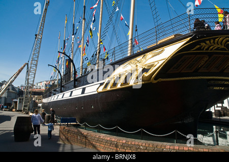 dh SS Great Britain BRISTOL DOCKS BRISTOL Brunels SS Great Britain museum dockside woman and child tourists steamship ship people uk Stock Photo