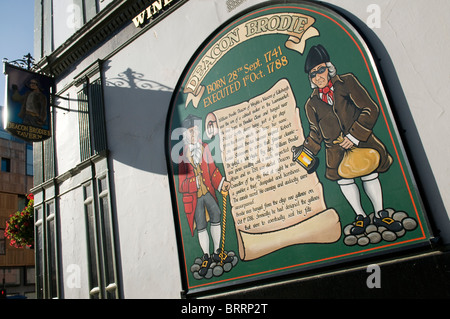 Deacon Brodie's Tavern on the Royal Mile, Edinburgh, Scotland, UK.