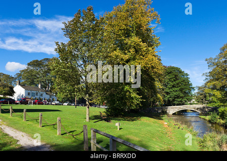 The Fountaine Inn pub on the village green in Linton, near Grassington, Upper Wharfedale, Yorkshire Dales, England, UK Stock Photo