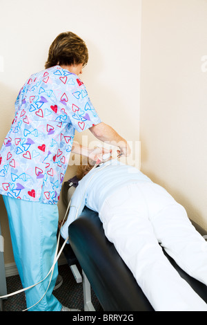 Electrical muscle stimulation in physical therapy. Therapist positioning  electrodes on a patient's knee Stock Photo - Alamy