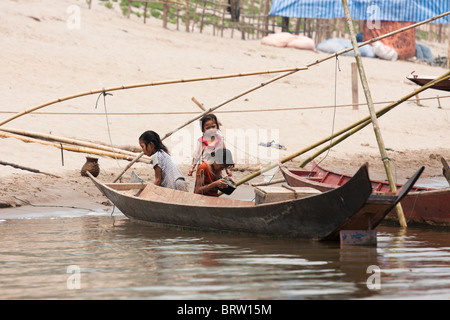 Laos girl fishing hi-res stock photography and images - Alamy