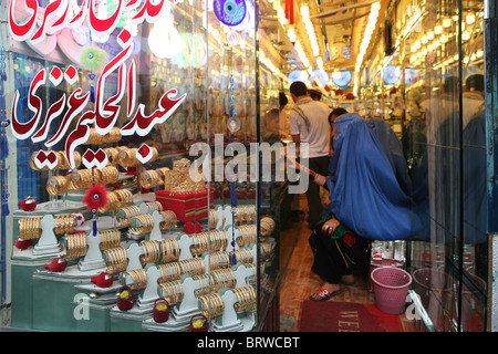 goudhandelaar in kabul, afghanistan Stock Photo