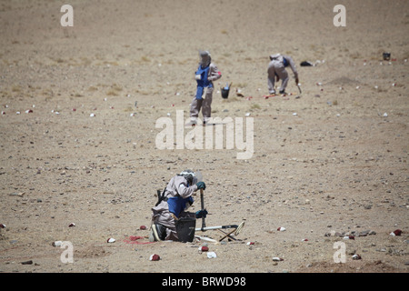 Halo trust clears minefields in Afghanistan Stock Photo