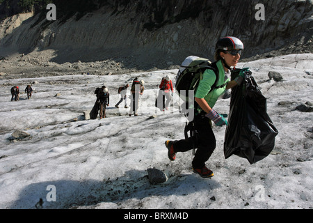 CLEANING OF THE ICE SEA ORGANIZED BY THE FRENCH ALPINE CLUB, CHAMONIX, HAUTE-SAVOIE (74), FRANCE Stock Photo