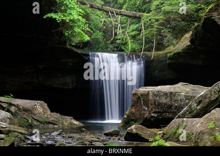 Dog slaughter Falls waterfall Cumberland Falls State Park Kentucky undercut undercutting overhang erosion river creek erode Stock Photo