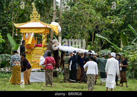 Removing body from wadah at cremation ceremony, Bali, Indonesia Stock Photo