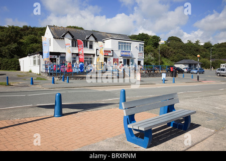 Benllech, Isle of Anglesey, North Wales, UK. Seaside café and beach shop on the seafront Stock Photo