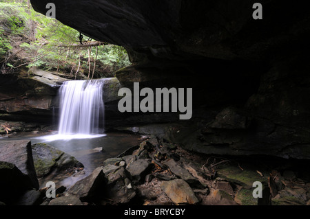 Dog slaughter Falls waterfall Cumberland Falls State Park Kentucky undercut undercutting overhang erosion river creek erode Stock Photo