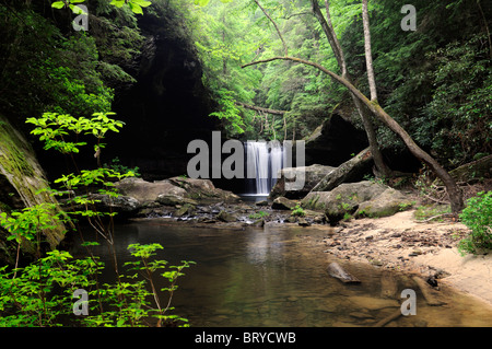 Dog slaughter Falls waterfall Cumberland Falls State Park Kentucky undercut undercutting overhang erosion river creek erode Stock Photo