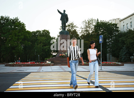 Street scene in front of Lenin monument, Brest, Belarus Stock Photo