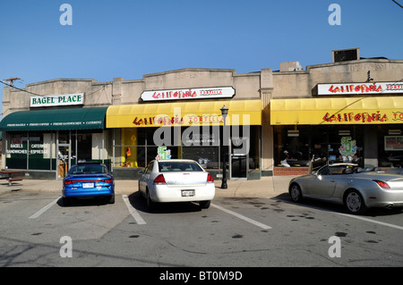 small strip shopping center just outside the gates of University of Md in College Park, Maryland Stock Photo