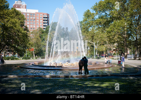 The Bailey Fountain, 1932, in Grand Army Plaza in the Park Slope neighborhood of Brooklyn in New York Stock Photo