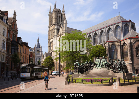 Sint Baafsplein, Ghent, East Flanders, Belgium. Statue of Hubeto and Johanni Van Eyck brothers by Saint Bavo Cathedral Stock Photo