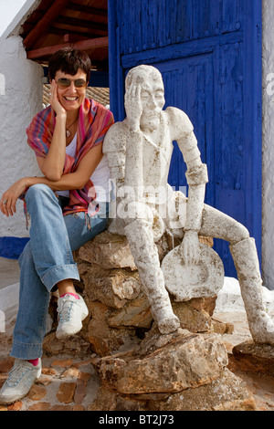 Escultura de El Quijote en una venta Ciudad Real Castilla La Mancha España Sculpture of Don Quixote La Mancha Spain Stock Photo