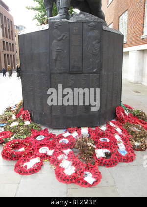World War wreaths Memorial poppies