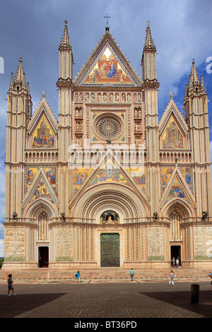 The Duomo di Orvieto is a large 14th century Roman Catholic cathedral situated in the town of Orvieto in Umbria, central Italy. Stock Photo