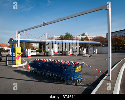 A petrol station at a Carrefour shopping center lies empty in Nantes, France, October 18, 2010 Stock Photo