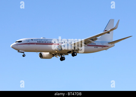 Boeing 737 operated by United Arab Emirates (Dubai Air Wing) on approach for landing at London Farnborough Airport Stock Photo