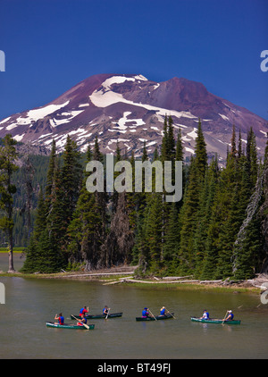SPARKS LAKE, OREGON, USA - South Sister, elevation 10363 feet (3159 m), a volcano in the Cascades mountains of Central Oregon. Stock Photo
